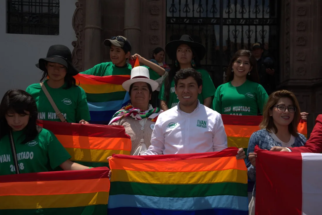 Iván Hurtado con vecinos del Cusco